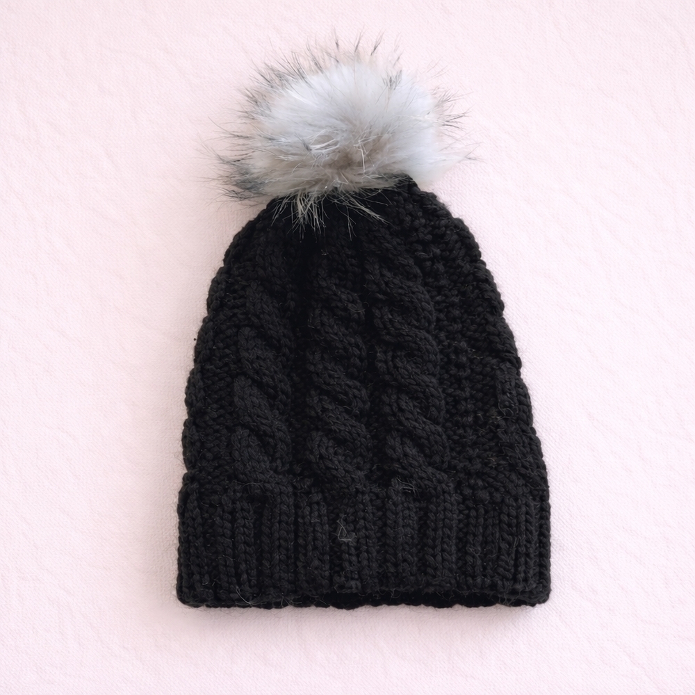 Real Fur Pom Pom Black Grey Toque